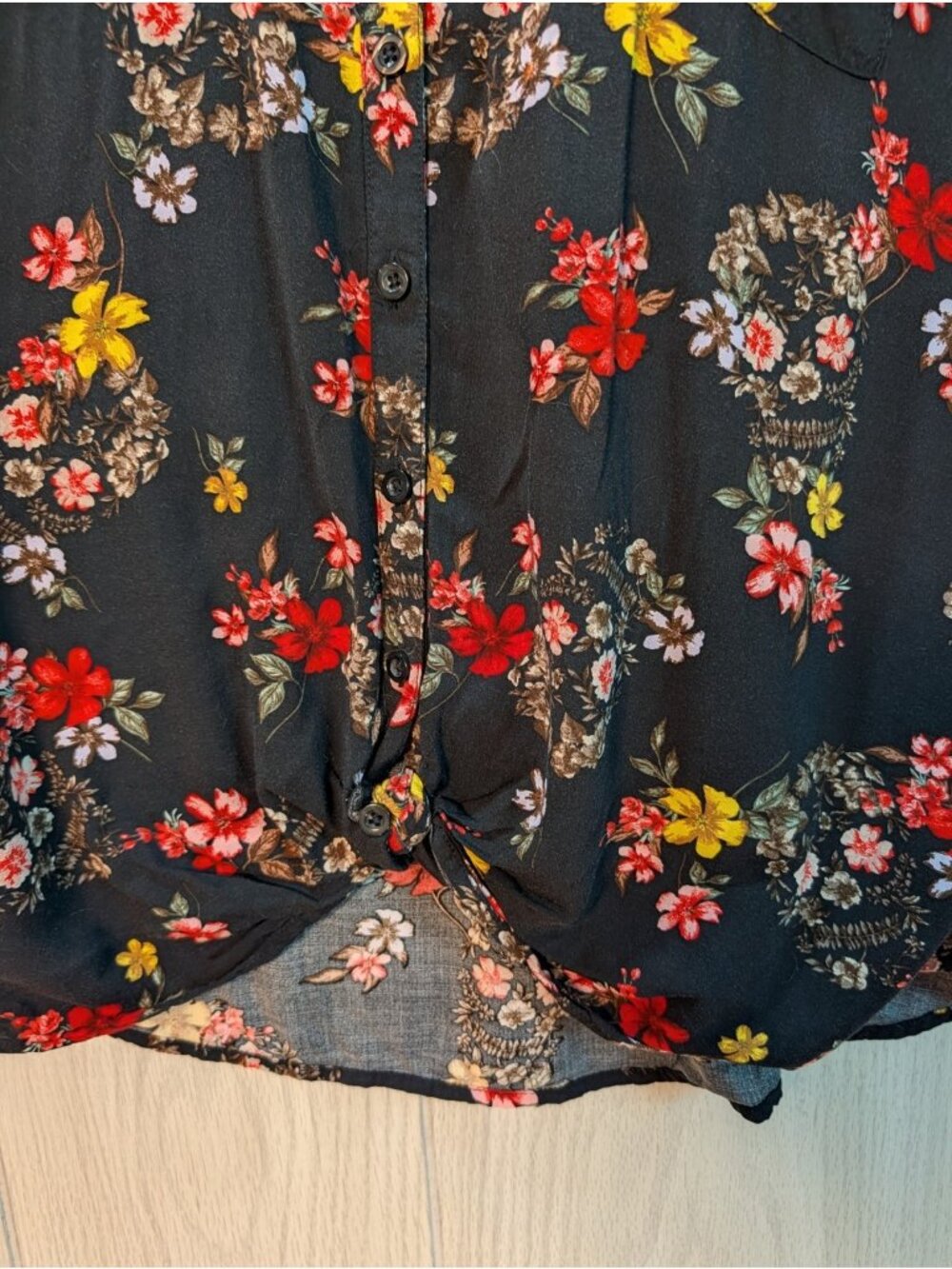 Torrid Black Floral Womens Button Up Tie Short Sleeve Shirt Size 1 1X - Picture 3 of 8